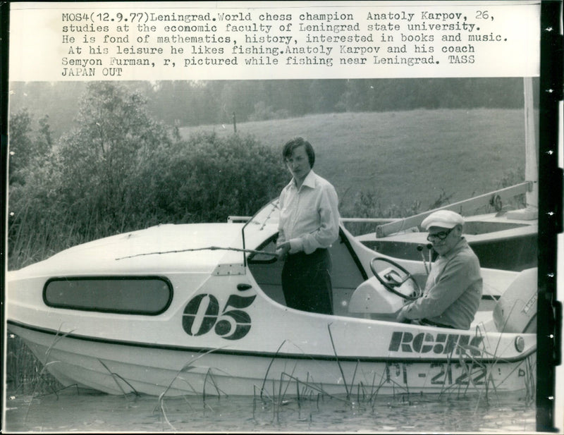 1977 MUCH FARLETILINE ANATOLY KARPOV STUDIES ECONOMIC MUSIC CHAMPION CHESS - Vintage Photograph