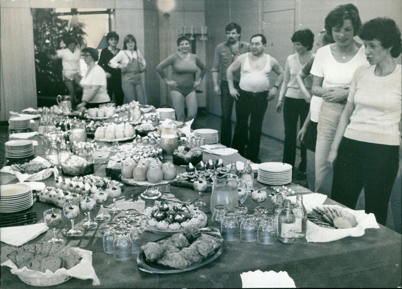 1983 BERLIN COGNIS MOLLY PETTY PERSONS FEZ FOIO FILM NUMBER - Vintage Photograph