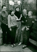 VERB GERMAN FAMILY GABFERT GLAUCHAU YVONNE MANUELA RICK LIN LEFT MOTHE - Vintage Photograph