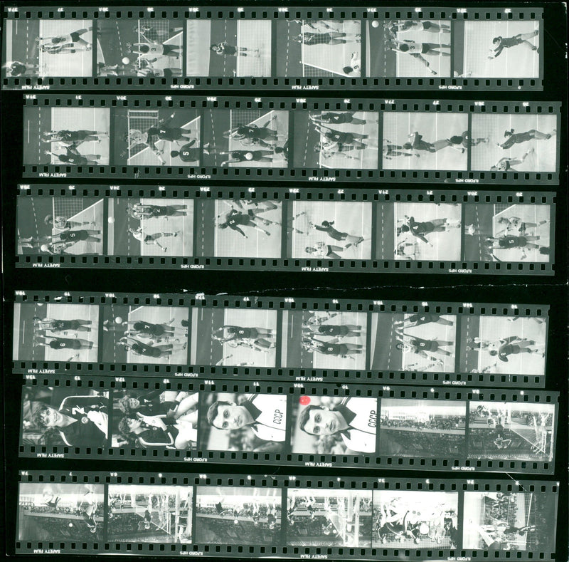 COMPANY GROE CLUB NADKE LEVSKI SPARTAK ANKA MARITSA EMILI FILM - Vintage Photograph