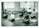 1987 CIRCLE TRAINING SEZ BERLIN LEE FILMOWE CENTER - Vintage Photograph