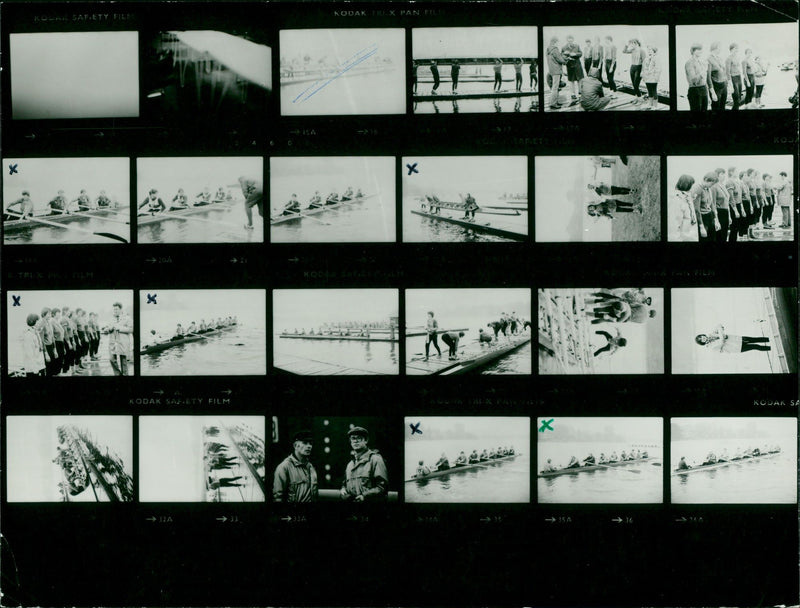 1980 KODAK TRIX PAN FIL SAFETY FILM WOMEN ACHTER DUFU - Vintage Photograph