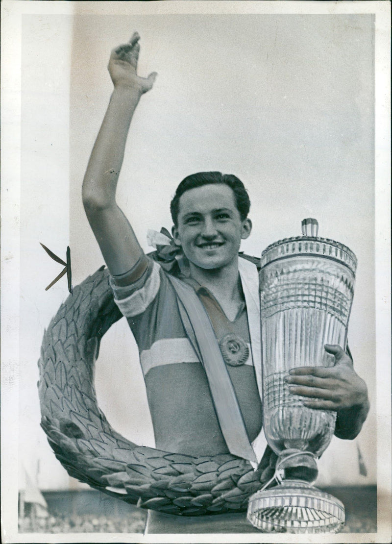 FILM DIRECTED JANFRED MALINOWSKI AND SHOT GUNTHER - Vintage Photograph