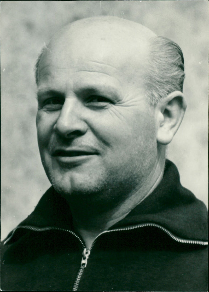 FUNCTIONALS TRAINER FILM BASED NOVEL NAURUNF NAURU NAUR - Vintage Photograph