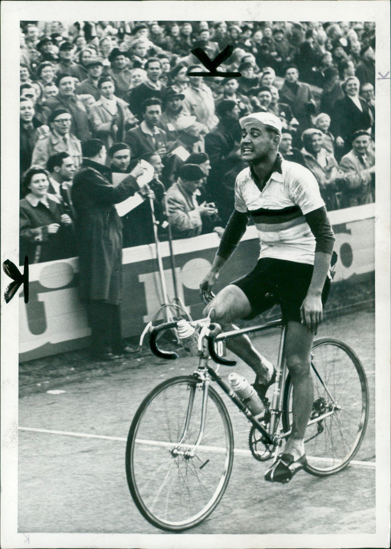 PRAGUE INVY VARY ERLIN WARSAW DRESDEN UMID REINICKE CSD JOSH YAY DOKON FILM - Vintage Photograph