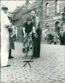 FRANCAIS NIEDERWALTSTRAE HAUSVOGTEIPLATZ RUF ACCOUNT SPARKASSE FILM ENGLAND - Vintage Photograph