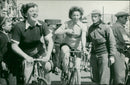 1948 WOMEN PLOTTKE FREUINUEREND BERLIN RAD GDR - Vintage Photograph