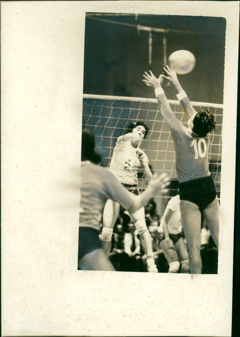 GAUNA TEMPATKAN RENARE FILMICH - Vintage Photograph