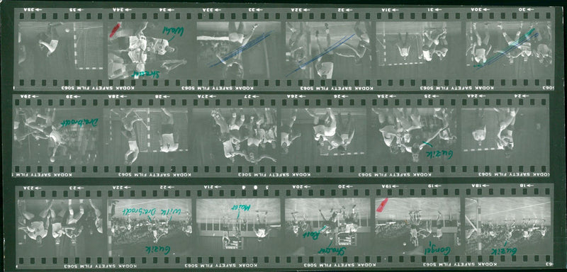 TURNING MANUAL KODAK SAFETY FILM SOE ODAK LIBE - Vintage Photograph
