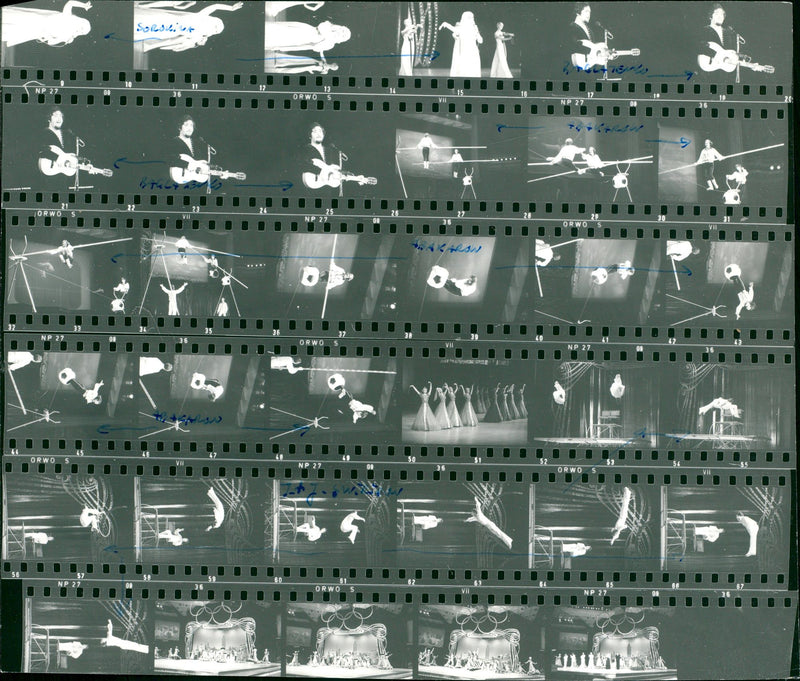 BERLIN OLYMPIA REVIEW LENINGRAD SOLO ILEQUE PIN MUSICA HALO UPGRADE - Vintage Photograph