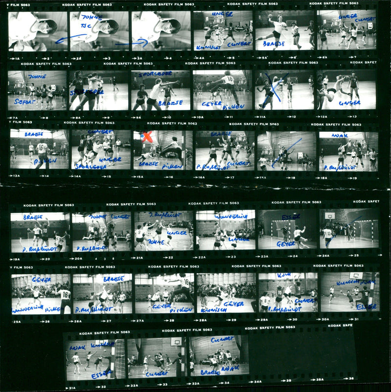 MAGDEBURG BERLIN TSC FEM POLICIES SCHLAGE CUCWANT NAK FILM - Vintage Photograph