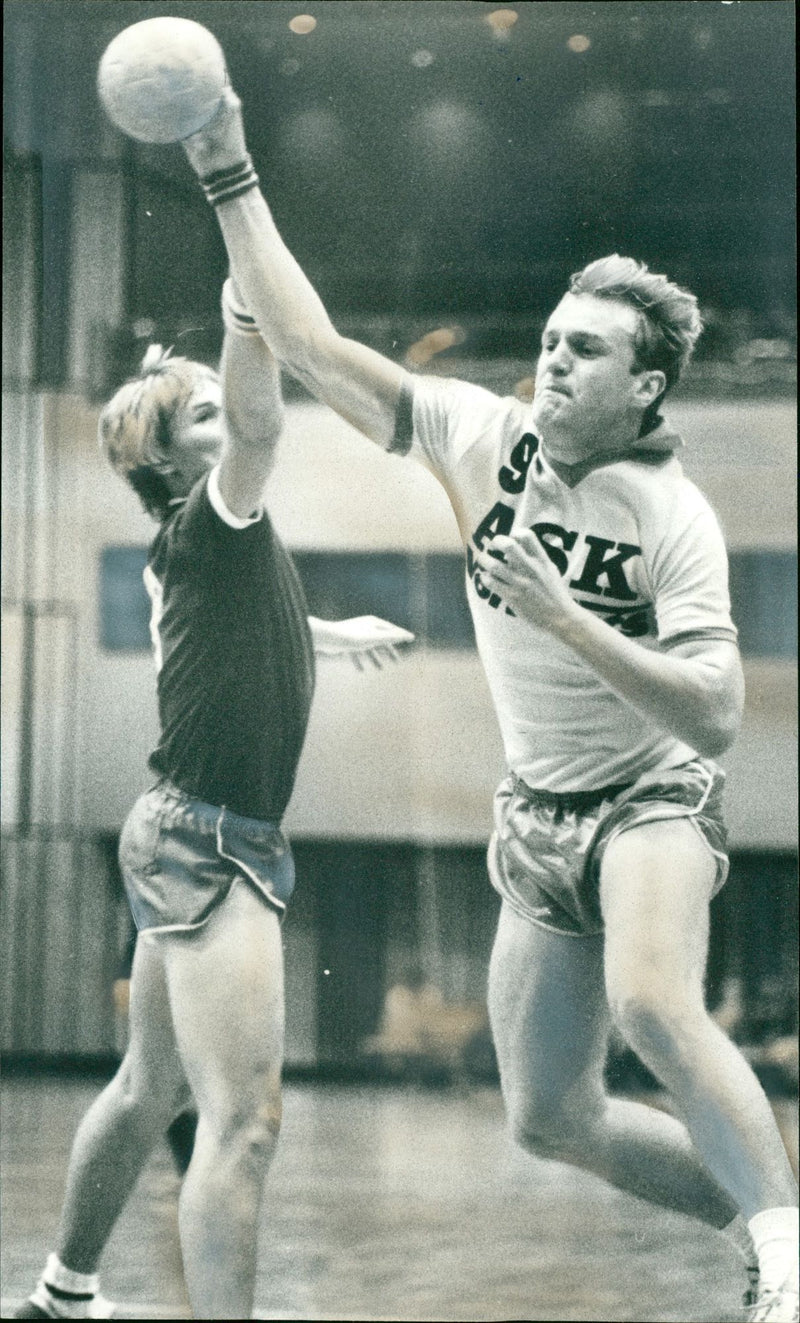 OBERLIGA HANNER MUSICK MEETS LAUGHOFF USD GUINC OBERLIGAHANNER - Vintage Photograph