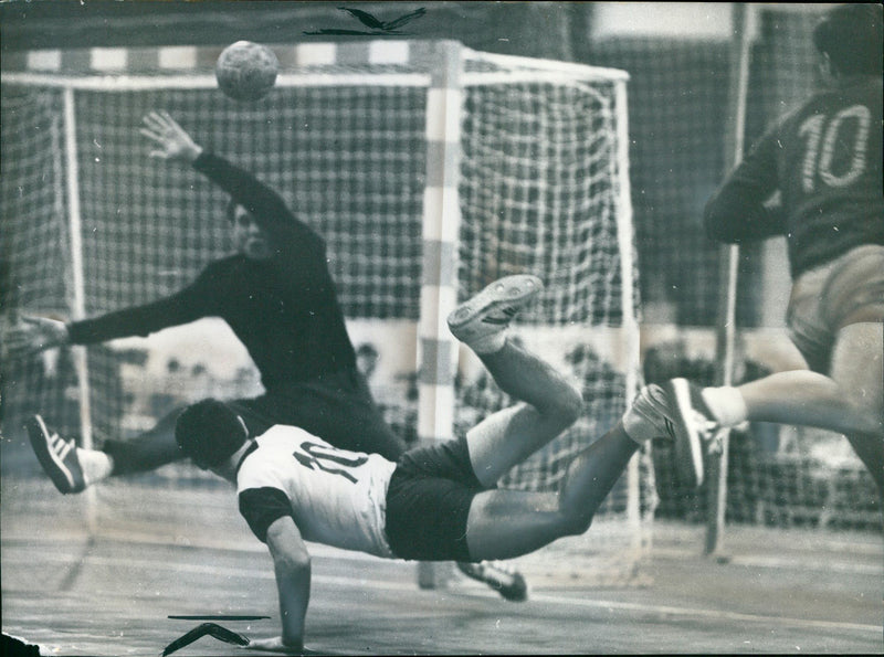 FILM SHOT ZEIPZIG AND BILIAREST ROMANIA RELEASED - Vintage Photograph