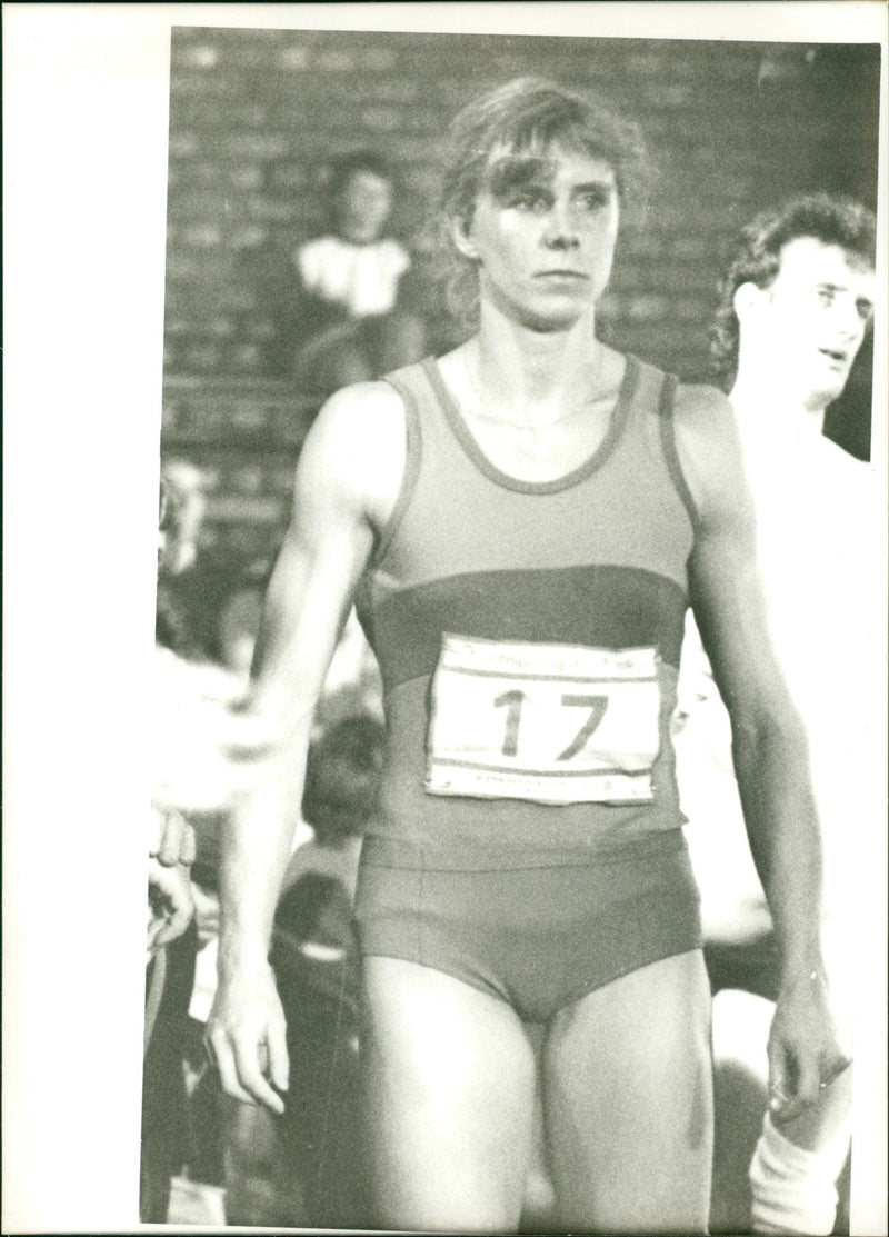 HIGH JUMPS HOLLESPRICEY MUSIC ANLEDT AULE BELUME FOLOC HAUFRET COM JUM - Vintage Photograph