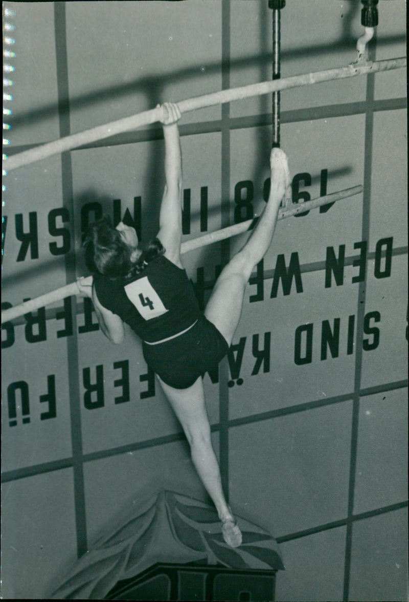 1981 JUGOSLAVI MUSIC TERE COLLECTION KNOWN SONGS - Vintage Photograph