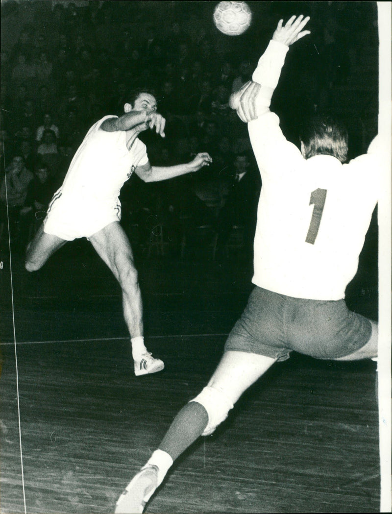 1904 FILM RELEASED PUBLISHING OCCUPATIONAL SHIRT DIRECTED - Vintage Photograph