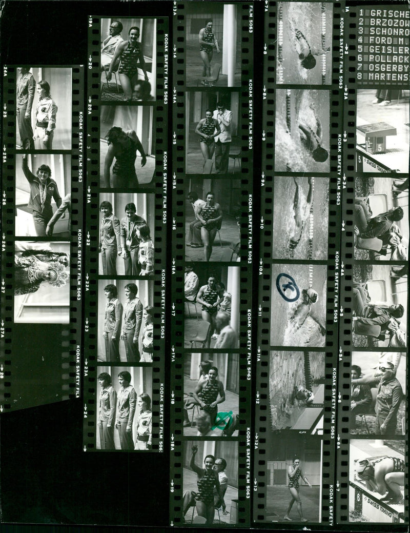 SCHWIMMEN FILM BUTTERFLY WOMEN FINALE GEILER DDR - Vintage Photograph