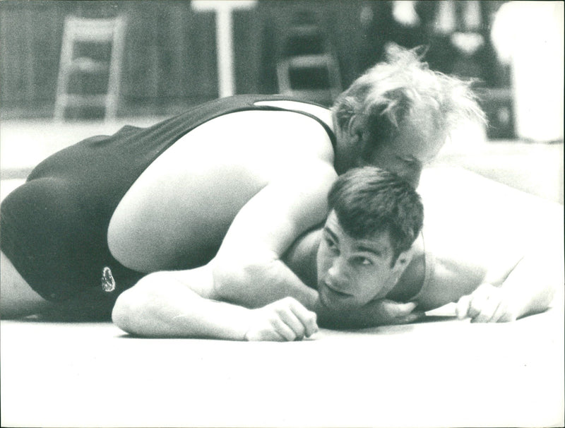 WEIGHT CLASSES BERUN TURNING ANIMALS TOURNAMENT CURRENTLY TAKING PLACE - Vintage Photograph