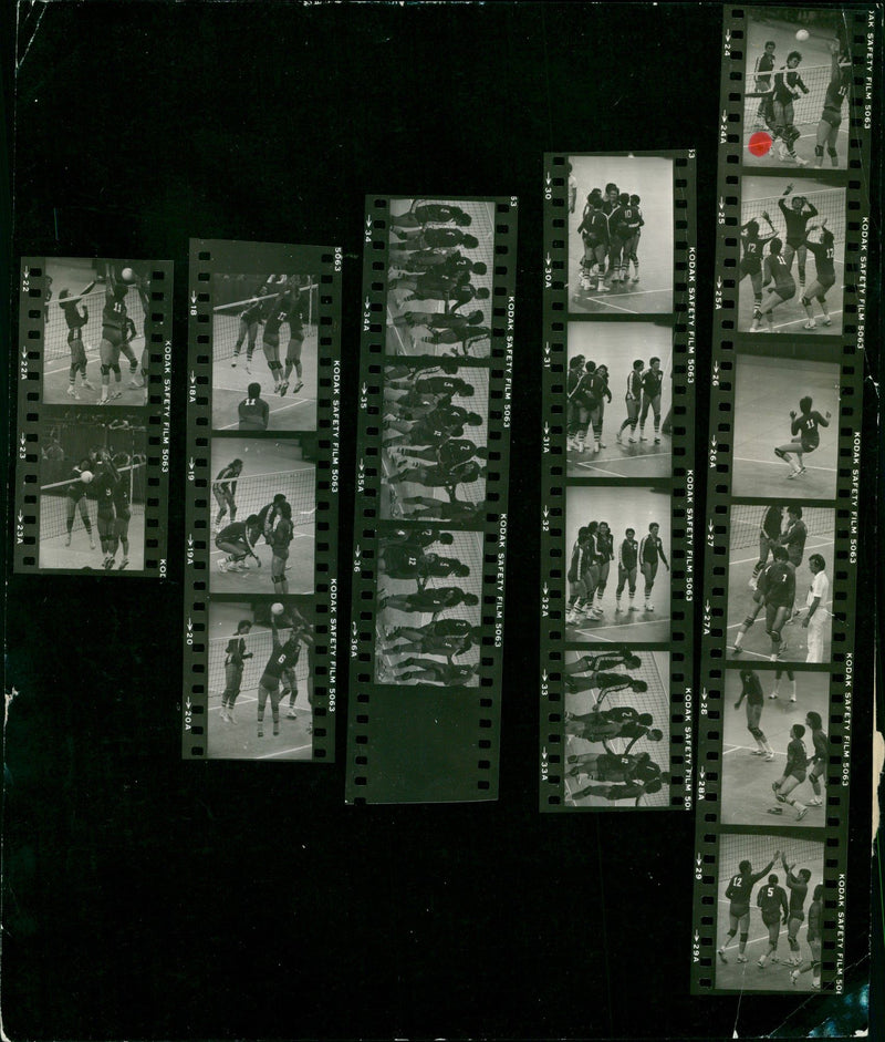 1980 VOLLEYBAU HOHNE FILM VOLLEYBALL WOMEN DDR KODAK SAFETY SAF - Vintage Photograph