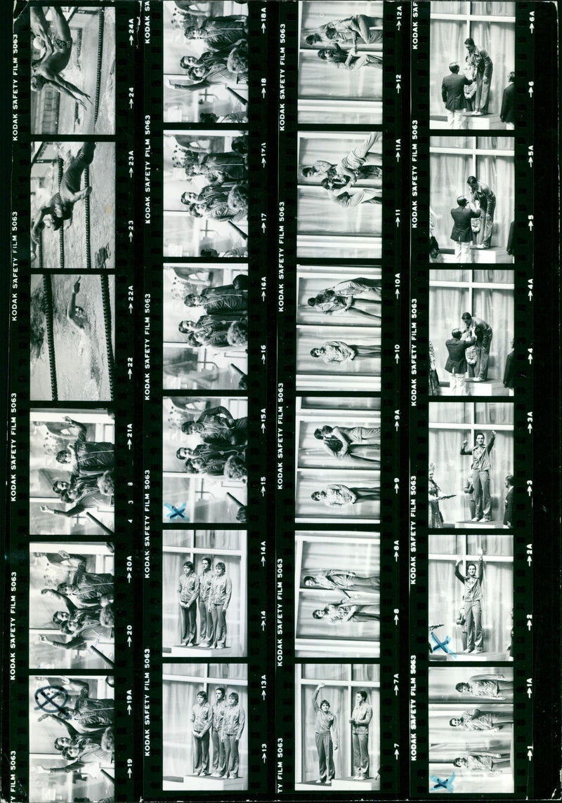 SCHWIMMEN SWIMMING AWARD CEREMONY FREESTYLE WOMEN DDR BARBARA KRAUSE FILM - Vintage Photograph