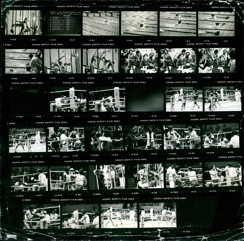 1986 BOXEN HOHNE FILM SWIMMING BOXING CHEST MEN GOODHEW - Vintage Photograph