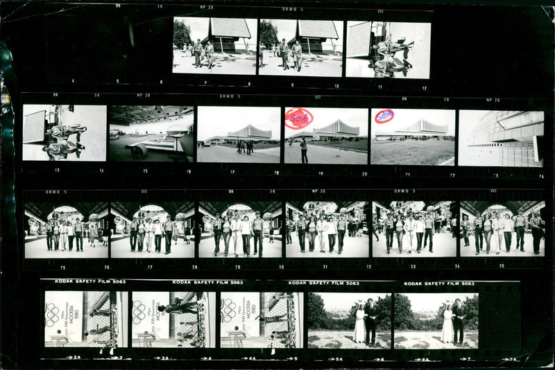 AMANDG PREPARATION ETOPANING IMITICHI ISMAILOVO LIFT WEIGHTLIFTI FILM - Vintage Photograph