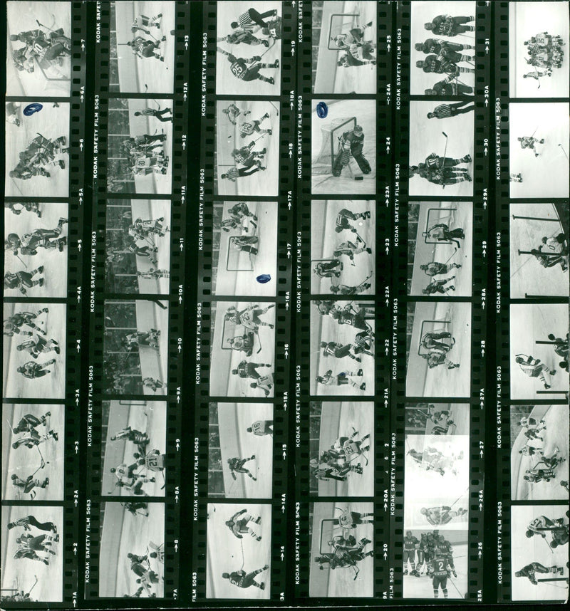 EISHOCKEY EISHOCKY AWARDED MERIT BERLIN FILM - Vintage Photograph