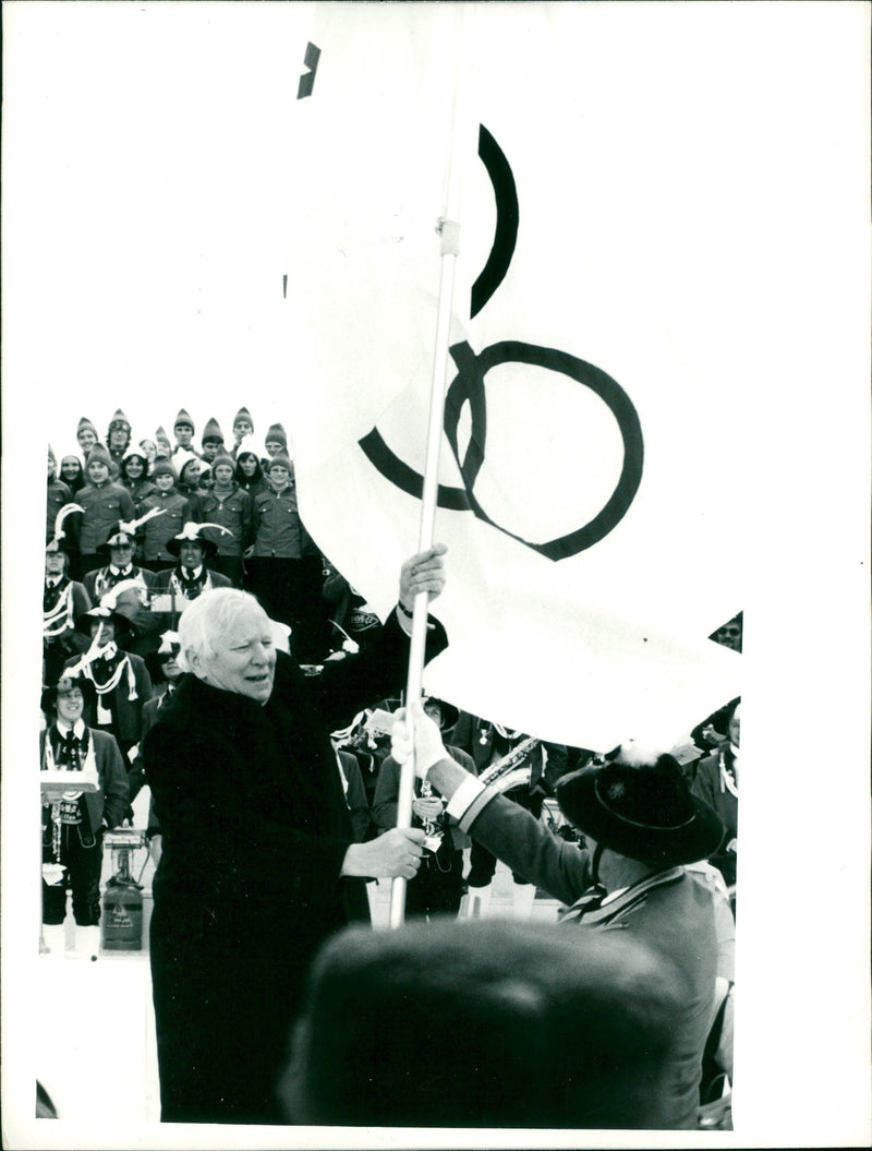 1976 PREPARATION WINTER HOS LUGGER OLYMPIC FILM OLYMPIS PLAYING - Vintage Photograph