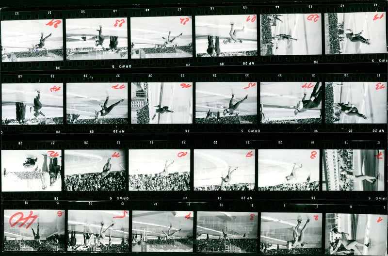 EISSCHNELLAUF FILM BAUTZMANN DDR SWEDE USA TRAINERS BORCKING HOLL SHELEHO - Vintage Photograph