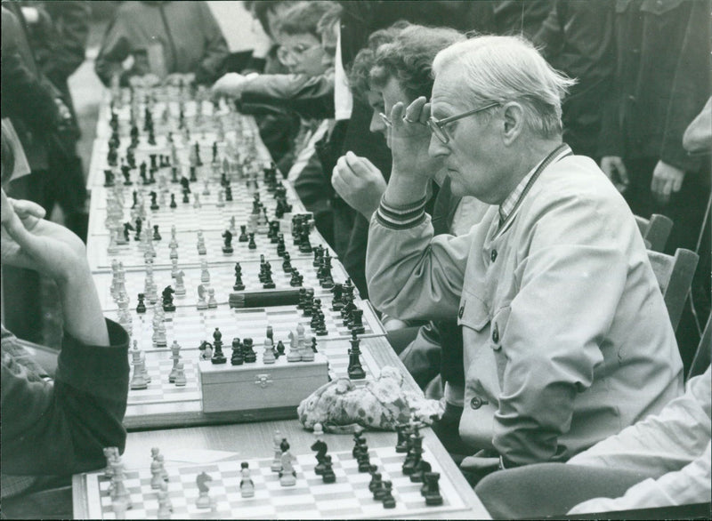 1985 FOO FILMNUM FRANKFURT ADDRESS FREECOLO DATE EVENT - Vintage Photograph