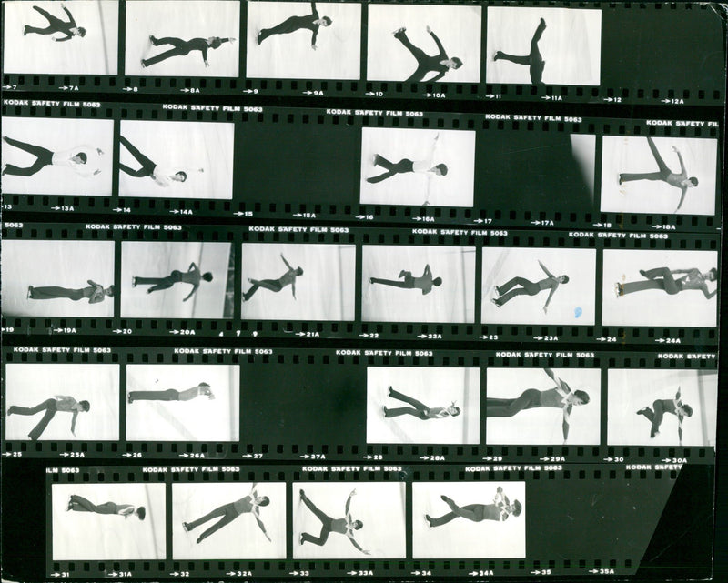 CAUF ISSUES KUR HERREN FIGURE SKATER WHITE FILM - Vintage Photograph