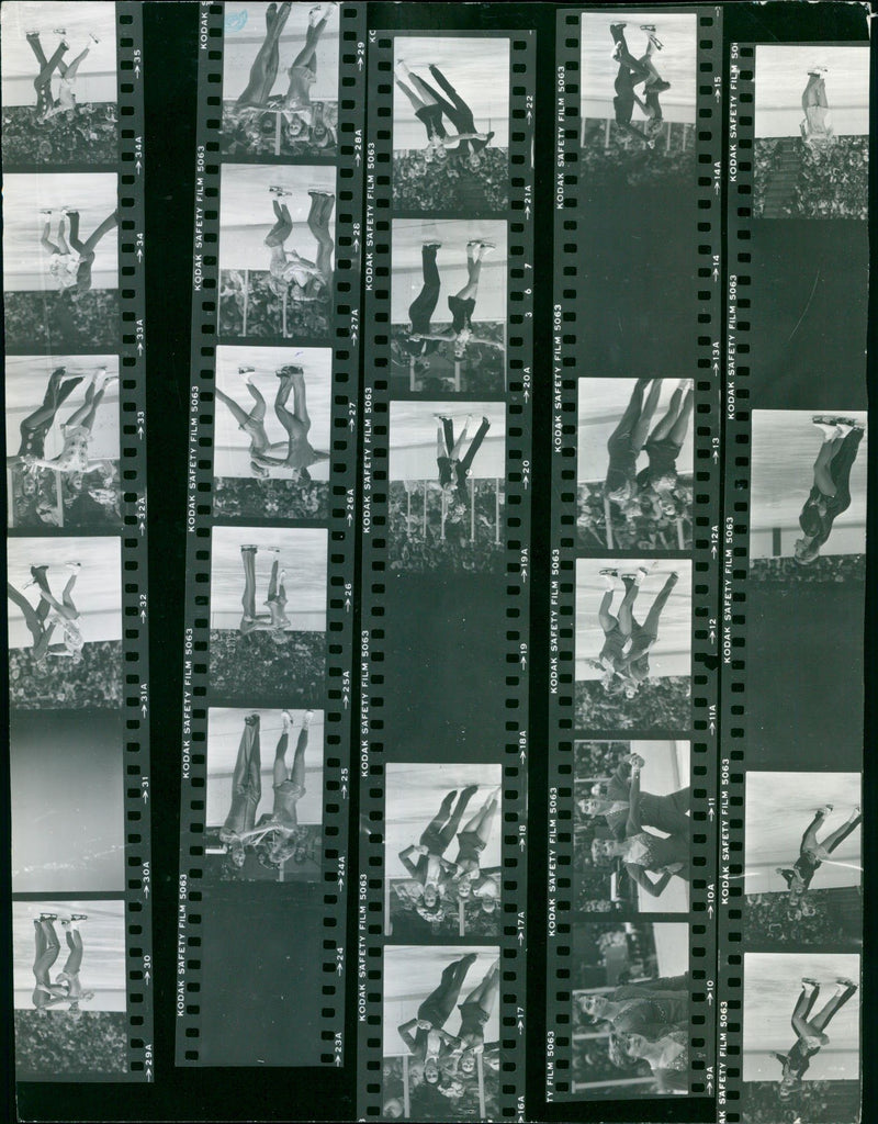 CAUF ISSUES XIII OLYMPUS COMERSP LAKO PLOID CHRISTOP FILM - Vintage Photograph