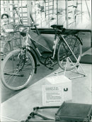 1971 KEROSTRUERRE EXPONITA LEIPZIG VEIN TRAINER HERBARE KRONFELD SINGSTANKEN - Vintage Photograph
