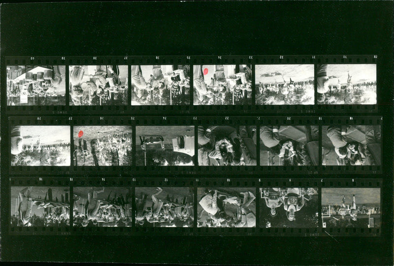 1984 NADIONALES JUGENDFESTIVAL HOHE BERLIN YOUTH MUSIC FESTIVAL HELD SINGER - Vintage Photograph