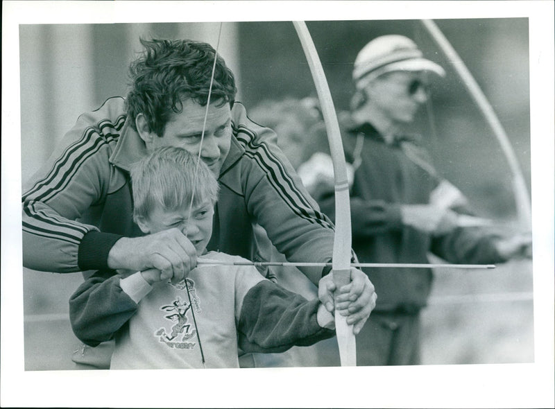 KIRMIS ARCHERY PLACE RIESA DATE EVENT SPOUSTINUES PEOPLE FRANK WEQUER OILA - Vintage Photograph