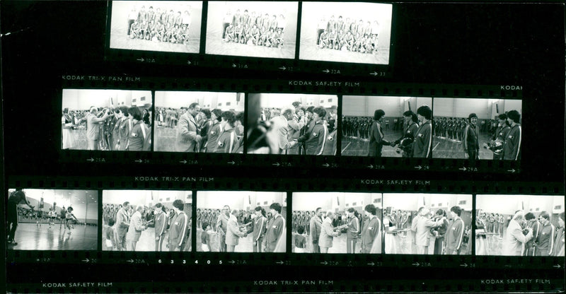 1979 KODAK TRI PAN FILM SAFETY FILS KODAKING - Vintage Photograph