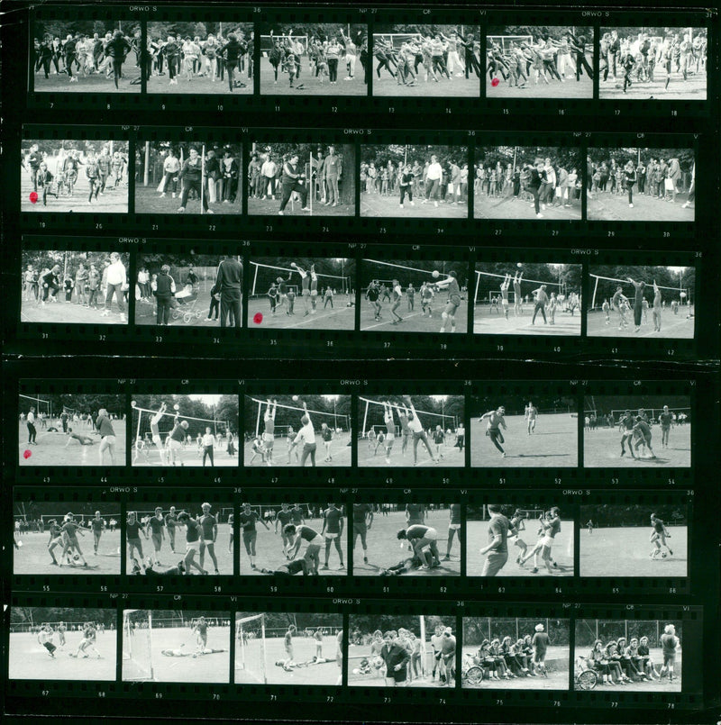 1986 SOLID BERLIN TREPTOW MANUELA TIMPNER MOBEL COMBINAT STEFAN PFEIFFER KUHLAUT - Vintage Photograph