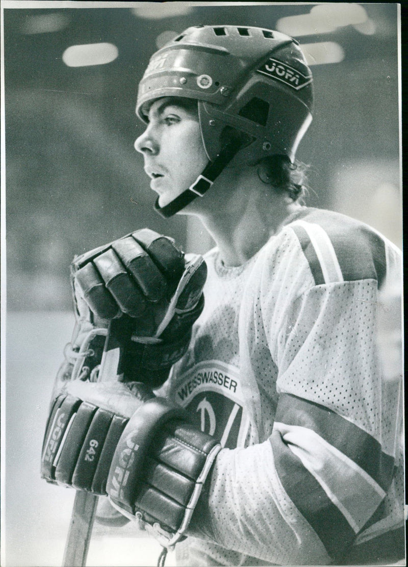 Falk Ozellis at the ice hockey cup 1989 - Vintage Photograph