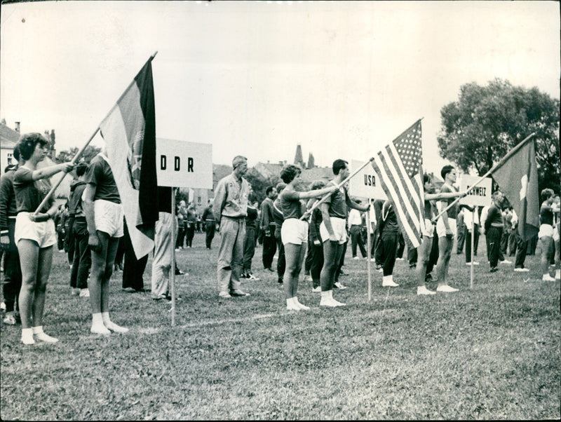 1960 NUDE DIVISION DRR SALAM RABENAMER GRUND - Vintage Photograph