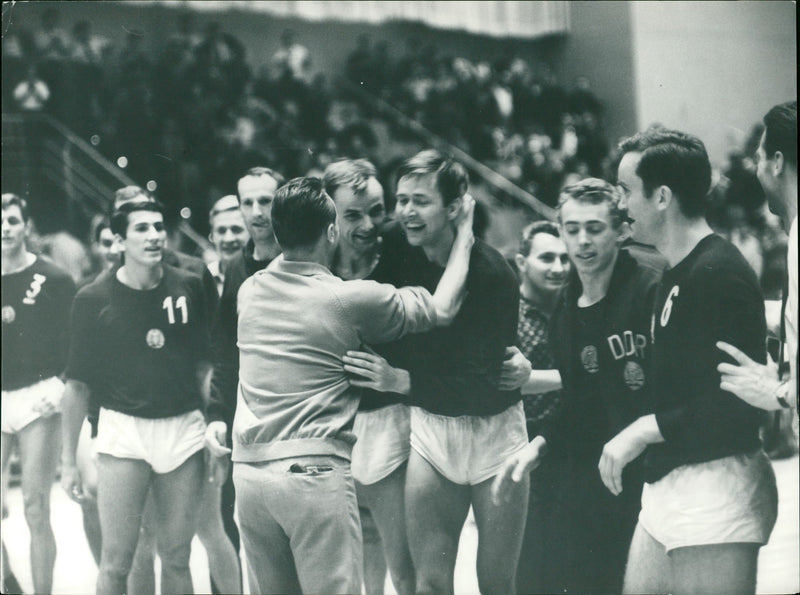 VOLLEYBALL WALLOKA HAL STAJERJUBEL AER MARWATOHEJTE REC - Vintage Photograph