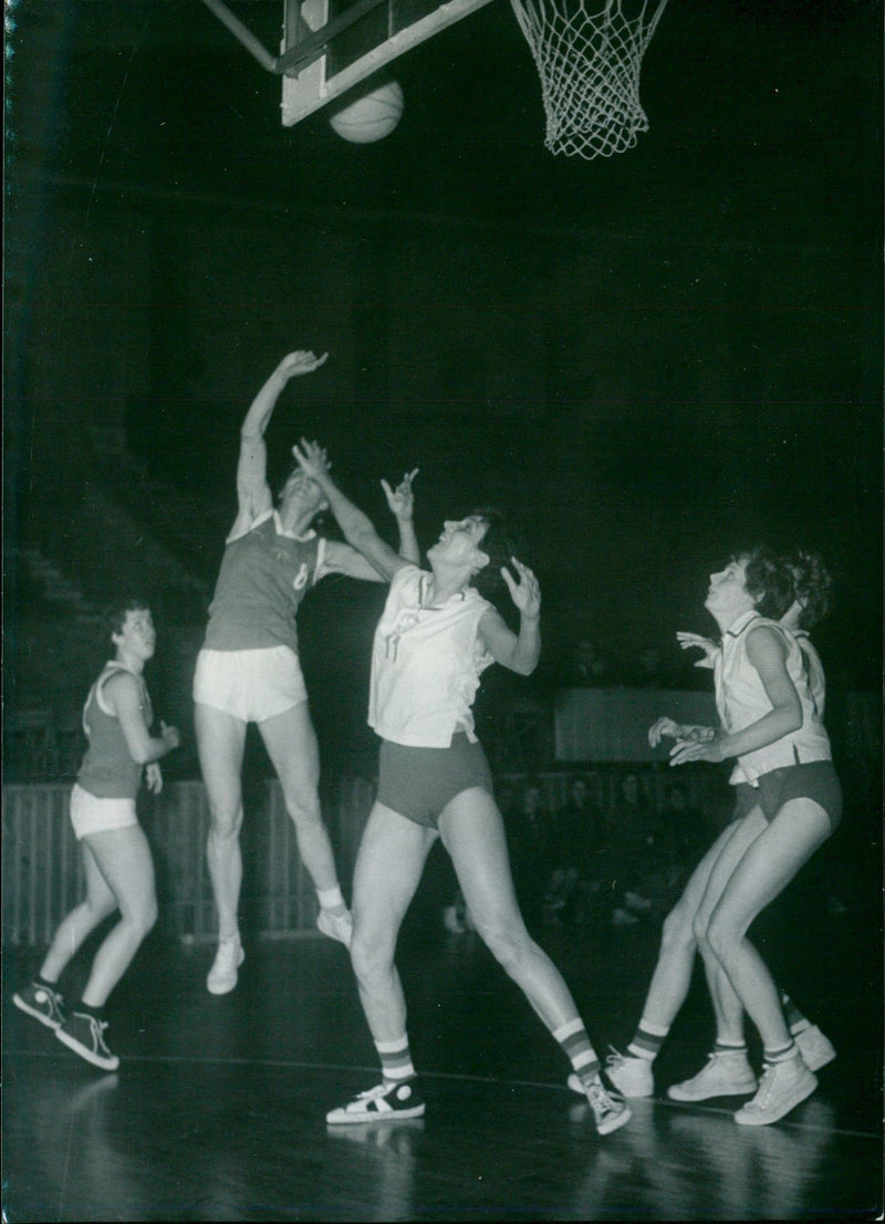 KINUE THEIR TRANCE JOSKOVA KLAB BEING - Vintage Photograph