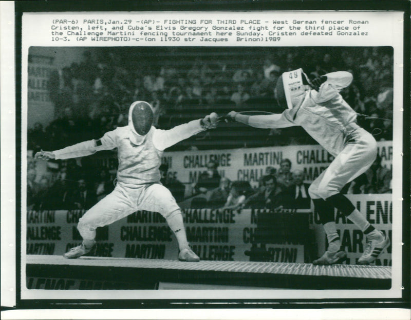 1989 GENERAL GERMAN FENCER ROMA CRISTEN AND CUBAS ELV PARIS - Vintage Photograph