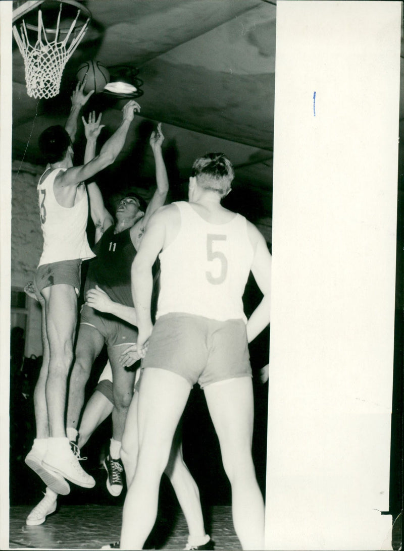 BELGIUM FEBR MILOTA GUREIKALS SELIULGE LEFT DRINK HOUR STELLE CARTAK - Vintage Photograph