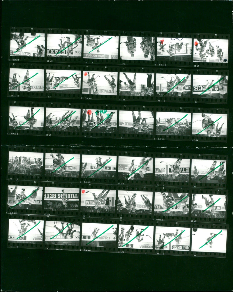 PESCONCN DDR SCHWEDE FOCTOPH LOHNE MEMORY ADDRESS PRAGUE DCIUM EVENT FILM - Vintage Photograph