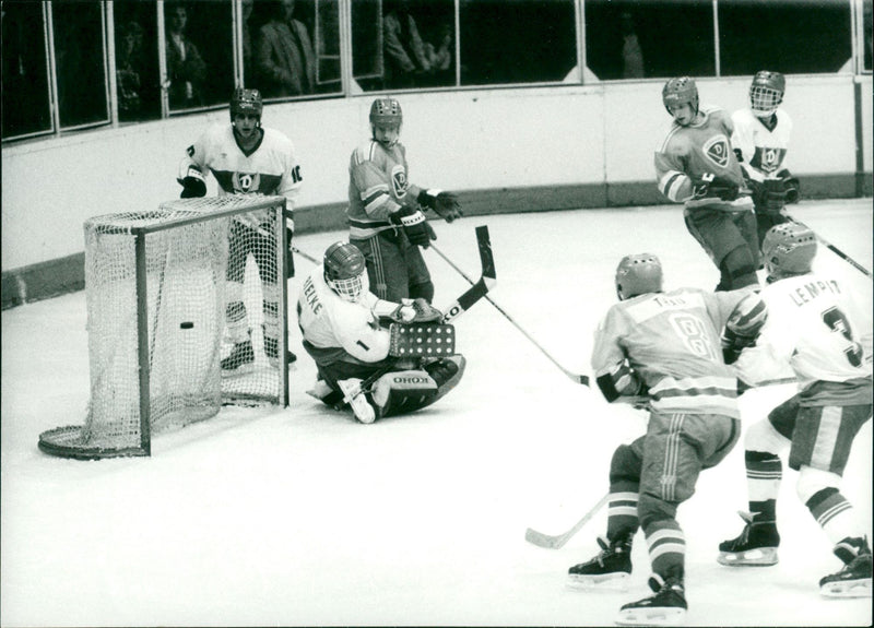 1988 BWASSER ISHOCKEY DYNAMO ASSER DECIDED LIBER DUTELYE - Vintage Photograph