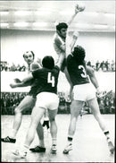 NUDE ARE PUBLISHED VEKTO COOPERATIVE BANK BASED FRANKFU - Vintage Photograph