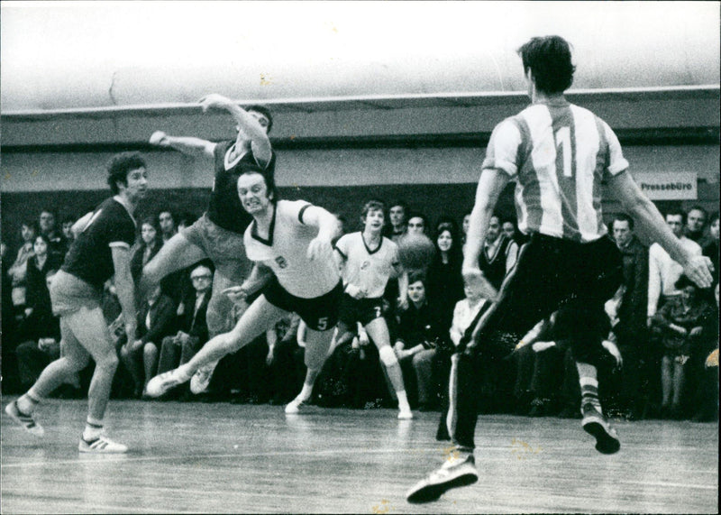 WEIGHTHEA FILM SPEICKERETTO ABOUT WOMAN - Vintage Photograph