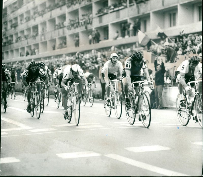 1976 FILM DIRECTED RELEASED - Vintage Photograph