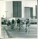 1971 CARBEITEN DRUD NUDE INJURE MAJ AUFNEHNO BAJ BELEGERE ACCOUNT SPARK BERLIN - Vintage Photograph