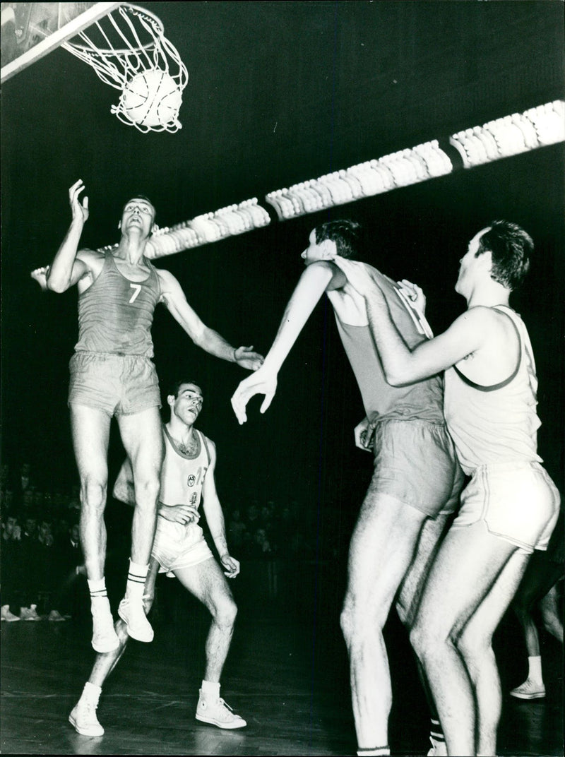 BASKETBALL ASK LEIPZIG ZSKA MOSKAN NESTEROW JAHN - Vintage Photograph